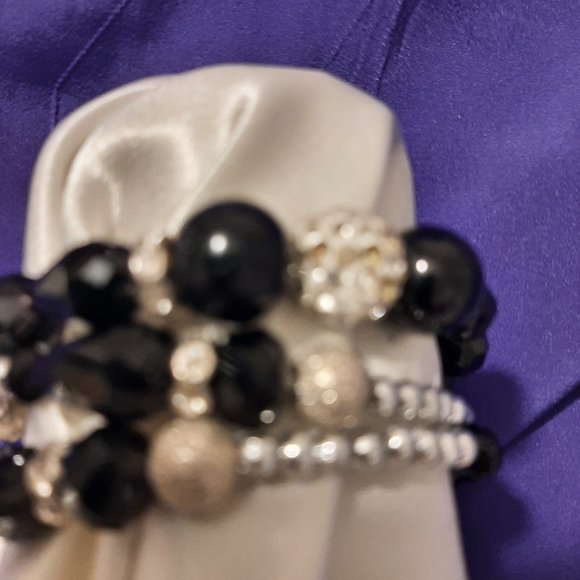 Jacqueline Kent bracelet. Beaded wrap around cuff  Silver & black. Stret… - Picture 7 of 7
